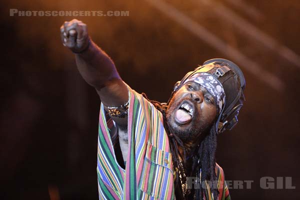 ASIAN DUB FOUNDATION - 2005-09-09 - LA COURNEUVE - Parc Departemental - Grande Scene - 